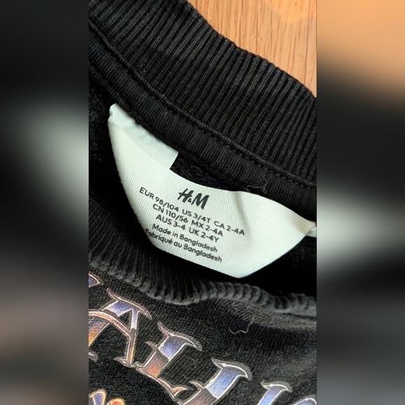 Black Metallica Sweatshirt 3/$20 - Picture 3 of 4